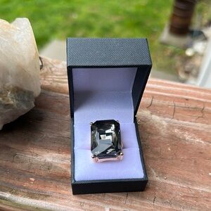 Elegant Black Gemstone Ring Sz 5 Vintage